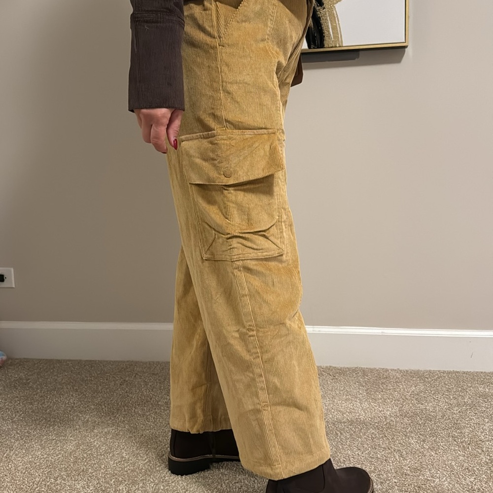 NWT flatering, adorable and super cute The north face cargo women’s pants - Picture 8 of 13